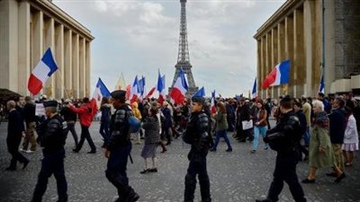 مئات الآلاف يتظاهرون بباريس وليون احتجاجًا على زواج المثليين