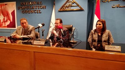 «قومى السكان» يكرم نقيب الصيادلة في ورشة مواجهة المشكلة السكانية