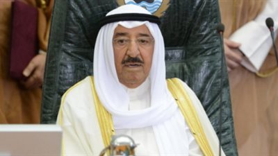 أمير الكويت يتسلم رسالتين من نظيره القطري والرئيس الفلسطيني