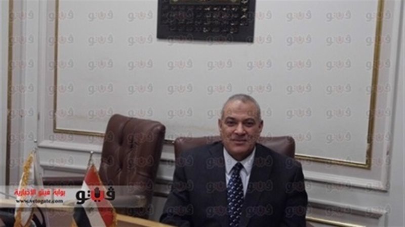 الدكتور عبدالعزيز