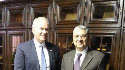 وزير الكهرباء يبحث تعزيز التعاون مع سفير الدنمارك بالقاهرة