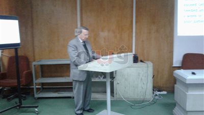 معهد الليزر يستضيف مصطفى السيد للحديث عن علاج السرطان (صور)