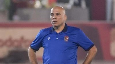 محمد يوسف يجتمع بلاعبي الأهلي قبل انطلاق المران