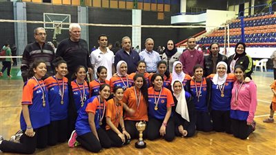 بالصور.. بنات الشمس يتوجن بلقب بطولة القاهرة للطائرة