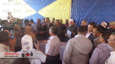 بالصور.. وزير الأوقاف يوزع عقود إسكان الشباب بالداخلة