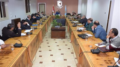 مجلس عمداء سوهاج يناقشون الاستعداد لامتحانات الفصل الدراسي الأول