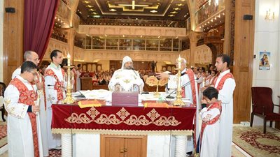 الأنبا رافائيل يختتم زيارته الرعوية للكويت (صور)