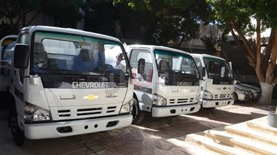 5 سيارات جديدة لدعم منظومة النظافة والتجميل بقنا