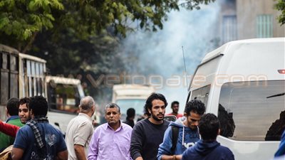 بالصور.. الأمن يهاجم مسيرة النشطاء من أمام منزل 