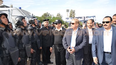 محافظ الإسماعيلية ومدير الأمن يتفقدان قوات تأمين الانتخابات