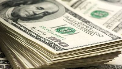 تهريب الأموال عبر الحدود.. خبراء اقتصاد: المبالغ المهربة تفوق 500 مليار دولار سنويا.. الاستعانة بالبورصة والمشروعات الوهمية والعصابات أبرز طرق التهريب.. ورئيس الجمارك الأسبق: القضية أصبحت أكثر إحكاما