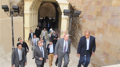 وزير الآثار في جولة تفقدية بمنطقة حوش الباشا وباب الوزير (صور)