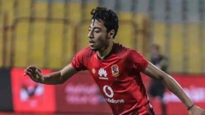 نزلة برد تبعد أكرم توفيق عن تدريبات الكرة في الأهلي