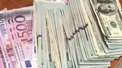 راكب بمطار القاهرة يحاول تهريب 25 ألف يورو مخبأة في «منطقة حساسة»