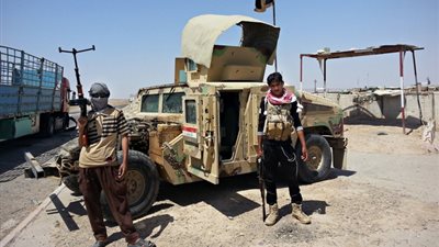 الجارديان تخترق إمبراطورية النفط الداعشي.. صفقات سرية بين التنظيم وكردستان العراق تبخس ثمن النفط.. السوق التركي والإيراني «مدفن» النفط العراقي.. رجال صدام مفتاح حل اللغز.. الأنبار مركز التهر