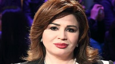 إلهام شاهين تسلم جائزة «الهرم الفضي» لأفضل مخرج بالقاهرة السينمائي