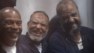 المحكمة تسدل الستار في «أحداث الإرشاد».. براءة الكتاتني والعريان والبلتاجي والمؤبد لـ«بديع والشاطر».. التحقيقات: الإخوان حشدوا 200 شخص مدججين بالأسلحة.. والقاضي: اختاروا الخصومة مع