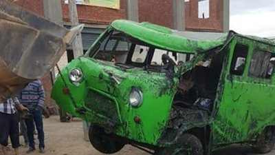 مصرع وإصابة 5 طلاب في انقلاب سيارة ميكروباص بالقليوبية