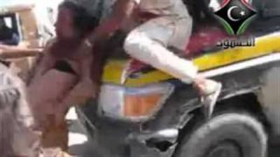 رؤساء عرب كتبت نهايتهم رصاصة.. الحوثيون يقتلون علي صالح ويمثلون بجثته.. السادات يتعرض للاغتيال بحادث المنصة الشهير.. والقذافي يموت متأثرا بجراحه بعد إطلاق مسلحين الرصاص عليه (فيديو)