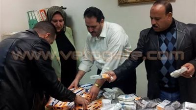بالصور.. إحباط محاولة تهريب أدوية بـ 350 ألف جنيه بمطار برج العرب