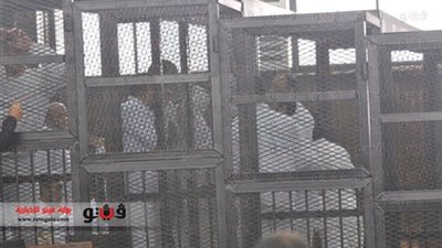 ننشر التفاصيل الكاملة في محاكمة بديع وقيادات الإخوان بقضية قطع الطريق الزراعي بقليوب.. النيابة تتلو أمر الإحالة وتطالب بأقصى عقوبة..وأحد المتهمين من داخل القفص لممثل النيابة: 