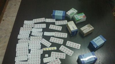 ضبط 3 عاطلين بحوزتهم أقراص مخدرة في أسوان