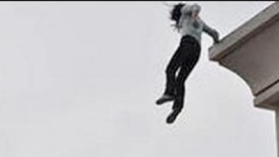 فتاة تنهي حياتها بالانتحار قفزا من شرفة منزلها هربا من الزواج ببولاق