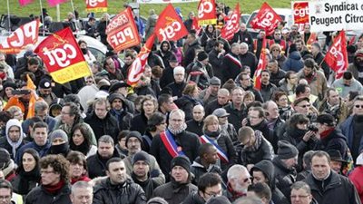«شبح البطالة» يطارد «فرنسا».. 330 ألف عاطل إضافي منذ انتخاب «أولاند».. الحكومة تسابق الزمن لتعديل قانون العمل.. تخفيض الرواتب وساعات العمل أبرز الحلول.. خلق 300 ألف فرصة 