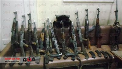 ضبط سائقين بمطروح بحوزتهما 8 بنادق آلية للإتجار