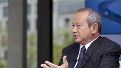 نجيب ساويرس يغادر مطار القاهرة متجها إلى روسيا لمتابعة استثماراته
