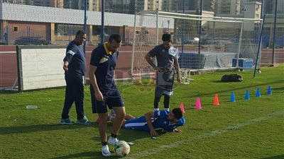 تدريبات تأهيلية لرباعي سموحة المصاب (صور)