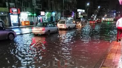 ارتفاع منسوب مياه الأمطار في شوارع الإسكندرية (صور)