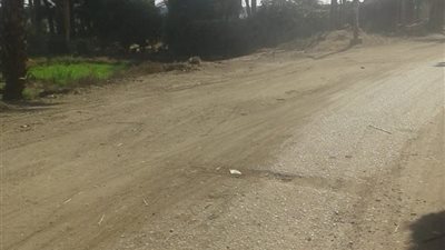 23 صورة ترصد رفع 4 آلاف طن مخلفات وتطهير ترع بمركزين في قنا