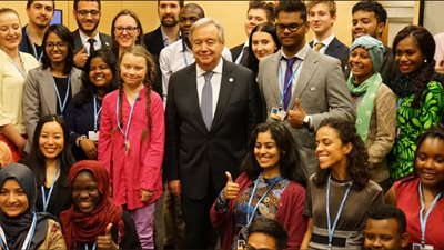 طفلة مصابة بـ«التوحد» تقود مهمة لإنقاذ العالم.. «جريتا ثونبرج» دخلت في إضراب مفتوح ضد قادة الدول الكبرى اعتراضا على تحكم الرأسمالية في المناخ.. وتطبيق فكرتها في 270 مدرسة في مختلف 