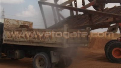 بالصور.. «شرطة التعمير» تتصدى لأعمال السرقة على طريق «بلبيس - العاشر»