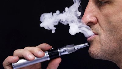 المراهقون مدخنو السجائر الإلكترونية أكثر عرضة لتبني العادة المدمرة
