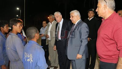 «فودة» يكرم عمال النظافة بإقامة تمثال لهم بطريق السلام في شرم الشيخ