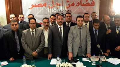 بدء الاستماع لشاهدي إثبات في محاكمة 