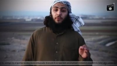 بالفيديو..«داعش» يهدد الرئيس الفرنسي بتدمير « برج إيفل»