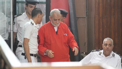 بدء محاكمة محمد بديع و738 متهما في «فض رابعة»