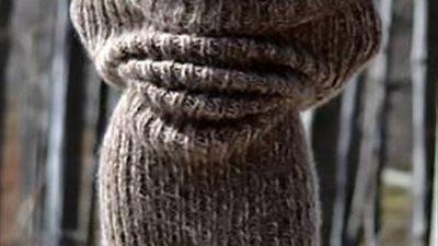 أغرب تصميم لوشاح شتوي يثير سخرية مواقع التواصل (صور)