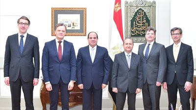 تفاصيل لقاء السيسي مع رؤساء «سيسكو» و«مرسيدس بنز».. الرئيس يؤكد استعداد مصر لتقديم الدعم للشركة الأمريكية لزيادة استثماراتها.. وانفتاح القاهرة للتوسع في صناعة السيارات