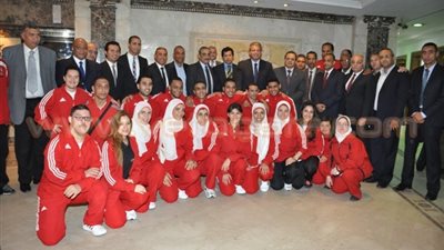 بالصور.. وزير الرياضة يكرم أبطال الكاراتيه لإنجازاتهم ببطولة العالم