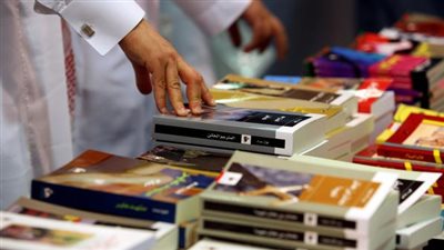 مبدعو الكويت يفتحون النار على معرض «الكتاب».. «دلع المفتي» تكشف قائمة الأدباء الممنوعة رواياتهم.. بثينة العيسى: بلادي قطة تأكل صغارها.. ومهاب نصر: مجزرة سنوية للكتب