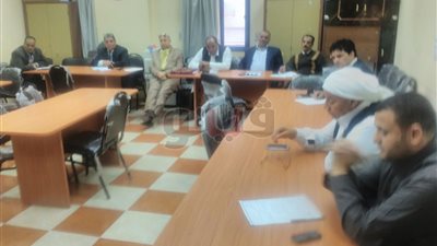 تعليم مطروح يعقد اجتماع الأمناء والآباء للنهوض بالمدارس (صور)