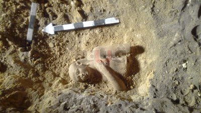 اكتشاف بئر بها بقايا تماثيل من عصر الدولة الوسطى في الفيوم (صور)