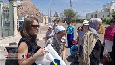 بالصور.. منفذ طابا البري يستقبل 1143 سائحًا