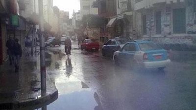 أمطار غزيرة على دمياط تشل حركة الأسواق.. و الميناء لم يتأثر