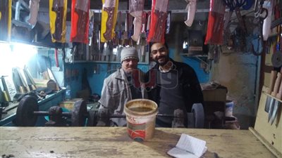 شيخ السنانين في المنوفية.. يواجه الركود بتخفيض الأسعار