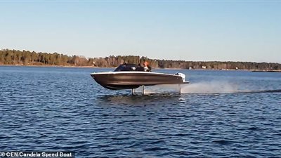 أول قارب يعمل بالكهرباء لمحبى الرحلات البحرية (صور)